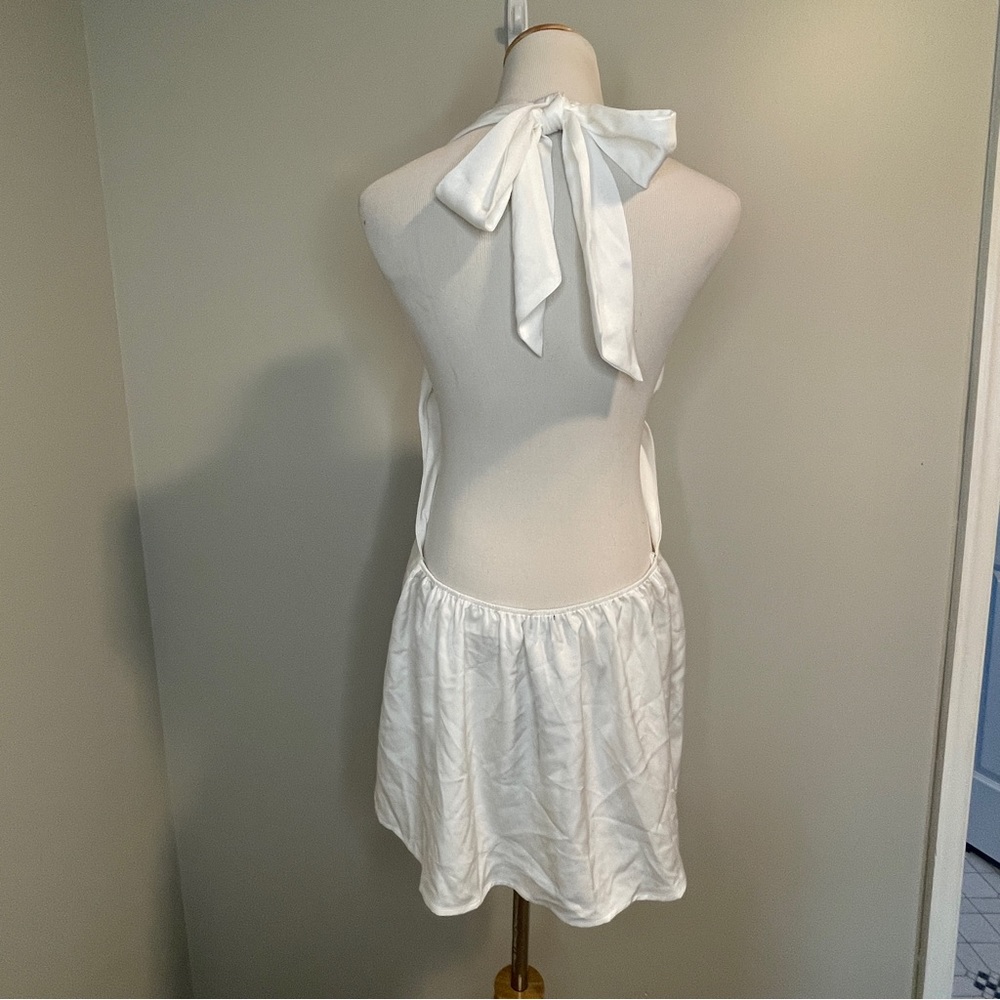 Vici Collection Satin Crossover Halter Neck Top in White XL - Picture 5 of 7